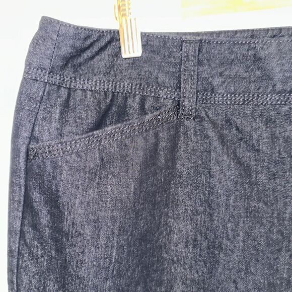 DB 16 Dark Blue Wash Three Button Side Hem Two Button Waist Capri Jeans - Picture 5 of 14